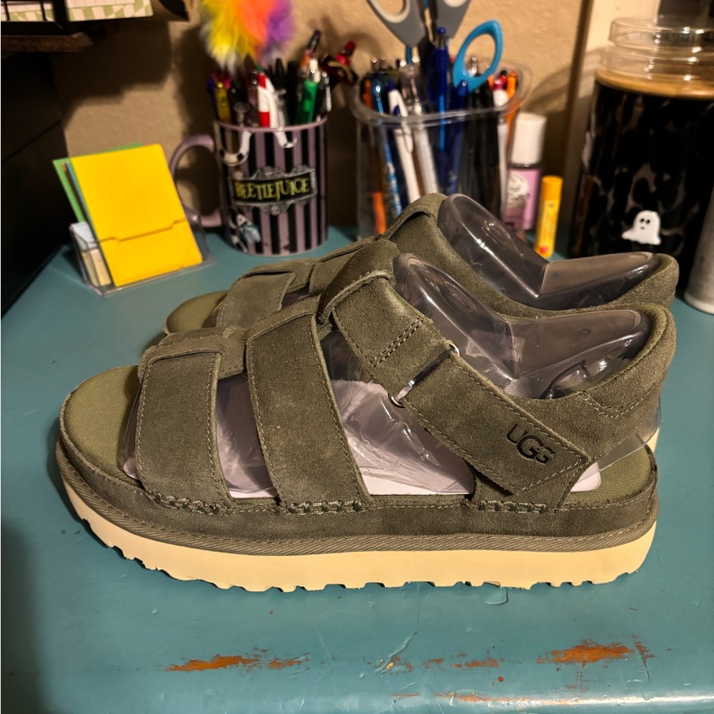 UGG Goldenstar Strap Sandal - Picture 4 of 6